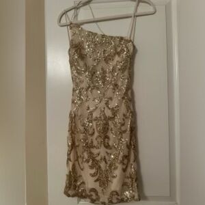 Windsor Kai One-Shoulder Sequin Short Dress
Size: XS